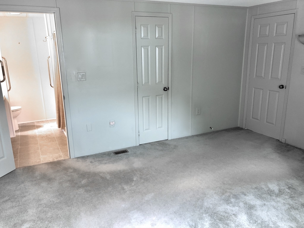3 Narragansett Dr