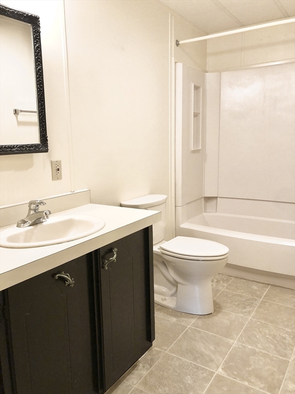 3 Narragansett Dr
