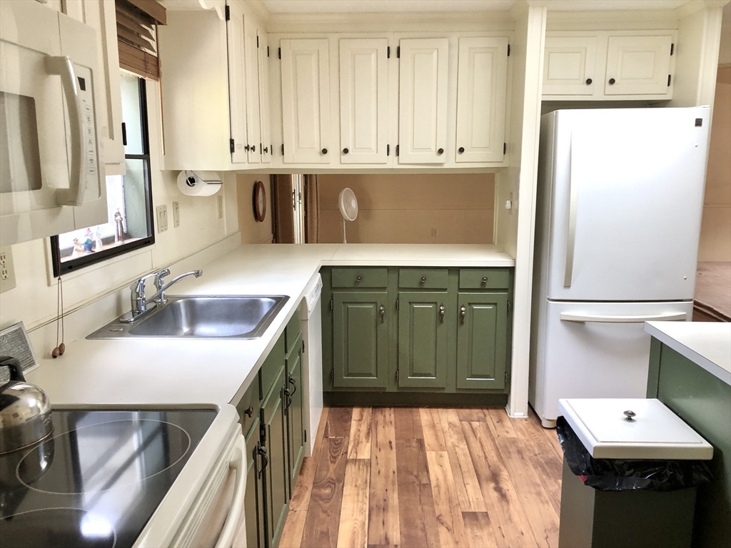 3 Narragansett Dr