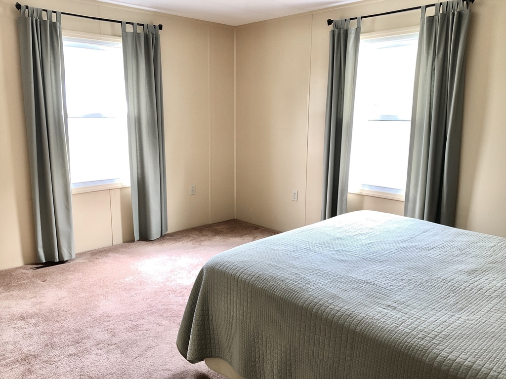 3 Narragansett Dr