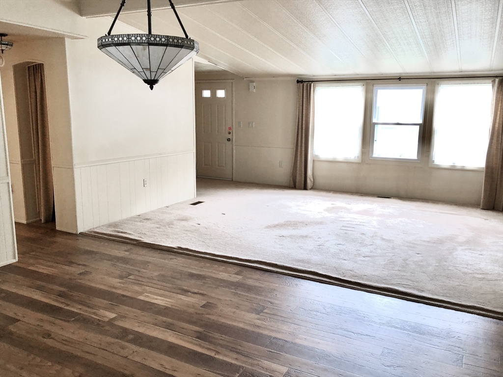 3 Narragansett Dr