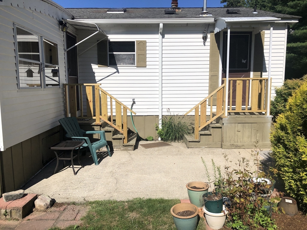 3 Narragansett Dr