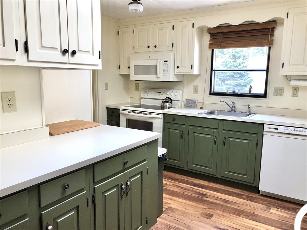 3 Narragansett Dr