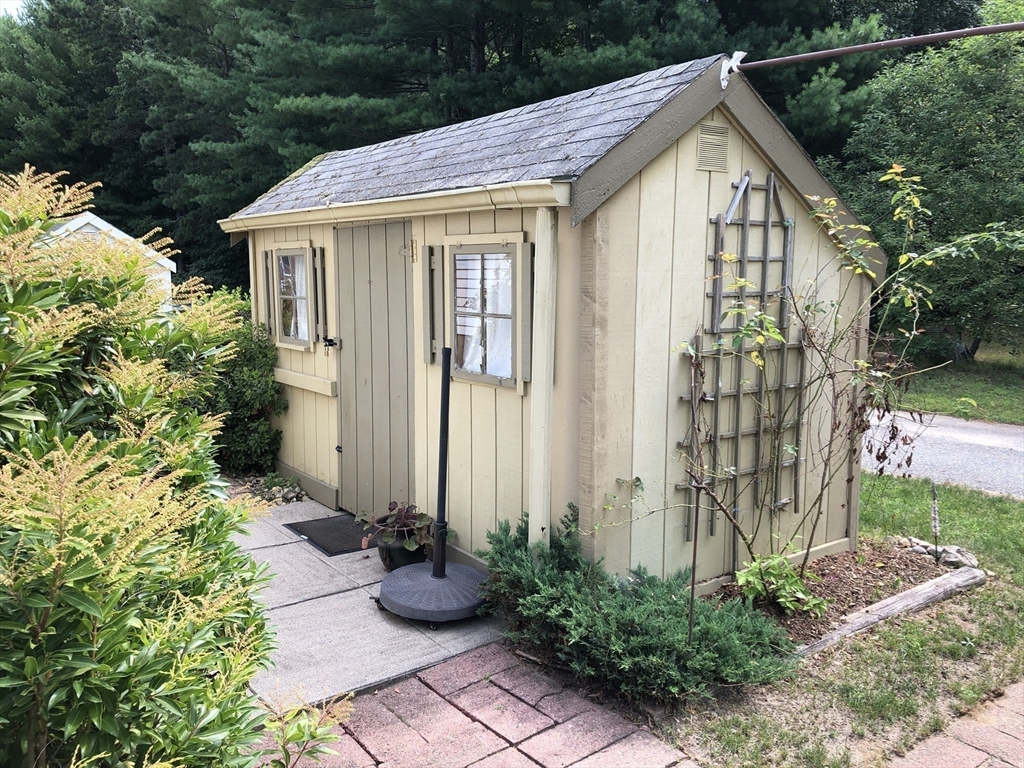 3 Narragansett Dr
