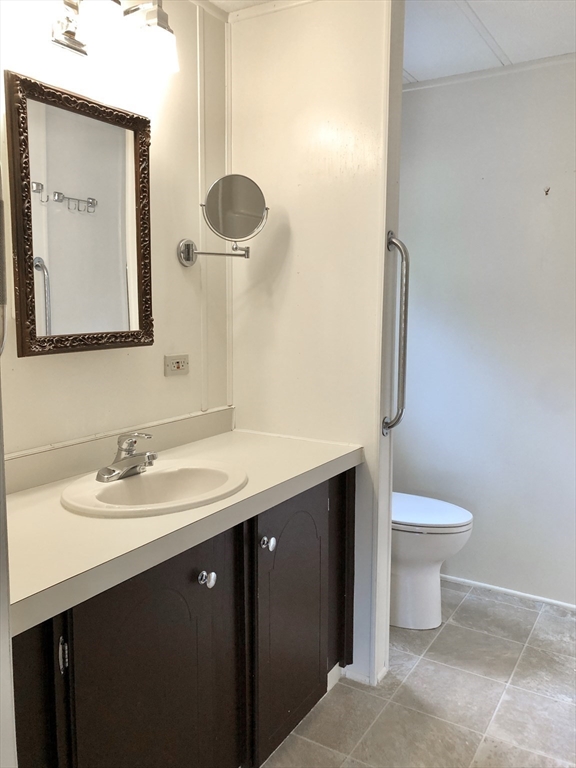 3 Narragansett Dr