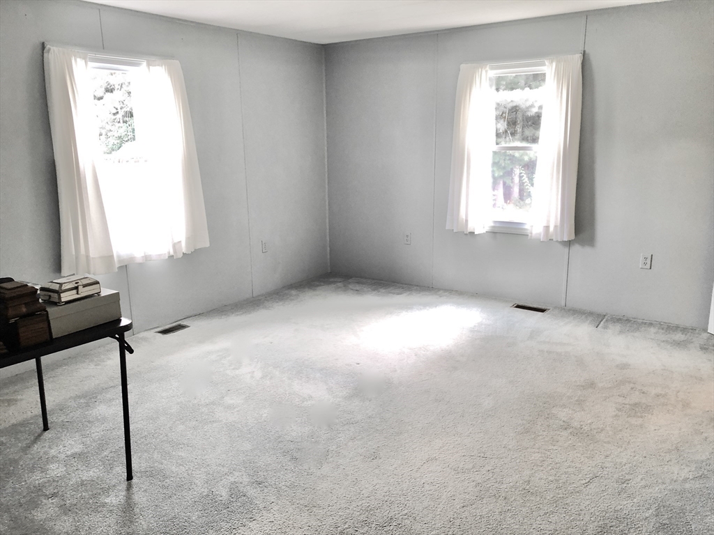 3 Narragansett Dr