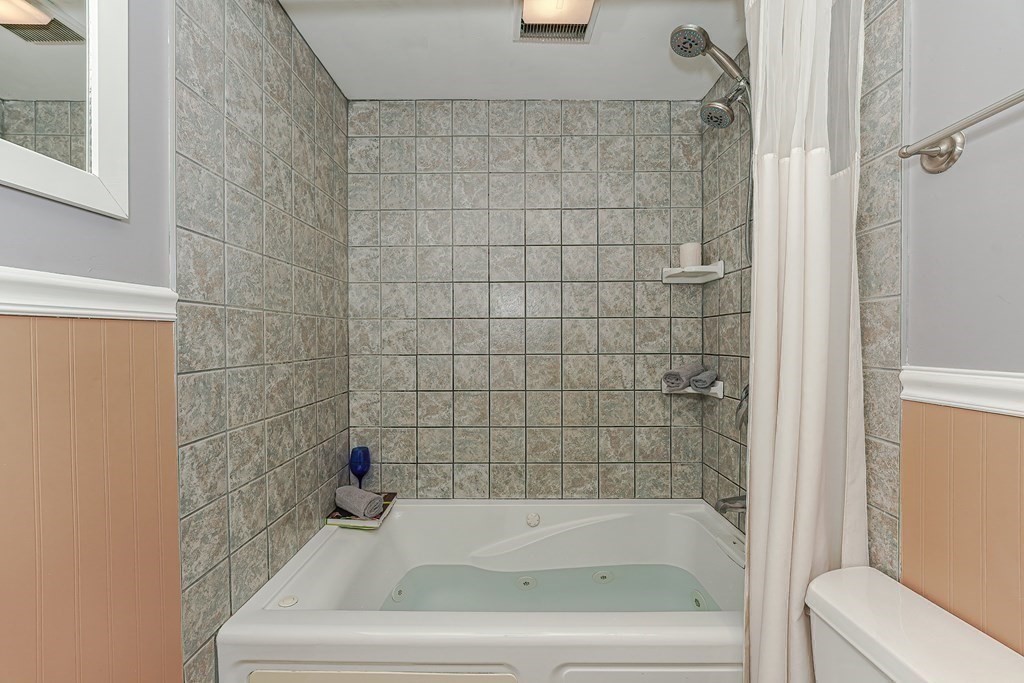 22 Riverside Dr