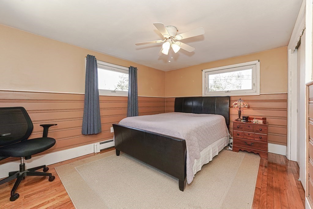 22 Riverside Dr