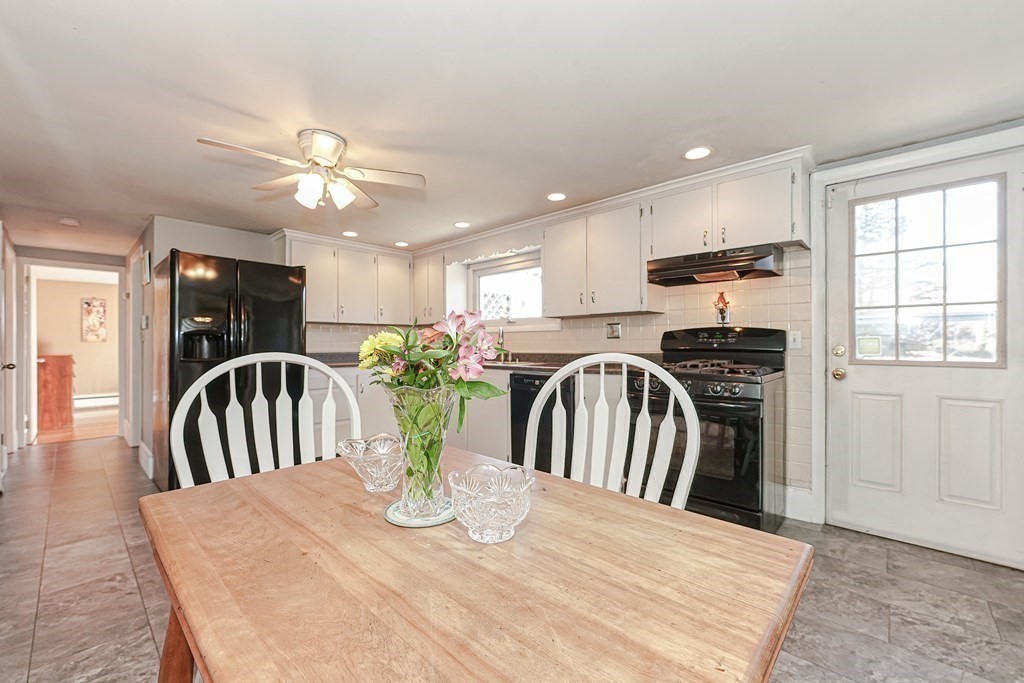 22 Riverside Dr