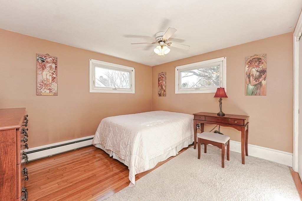 22 Riverside Dr
