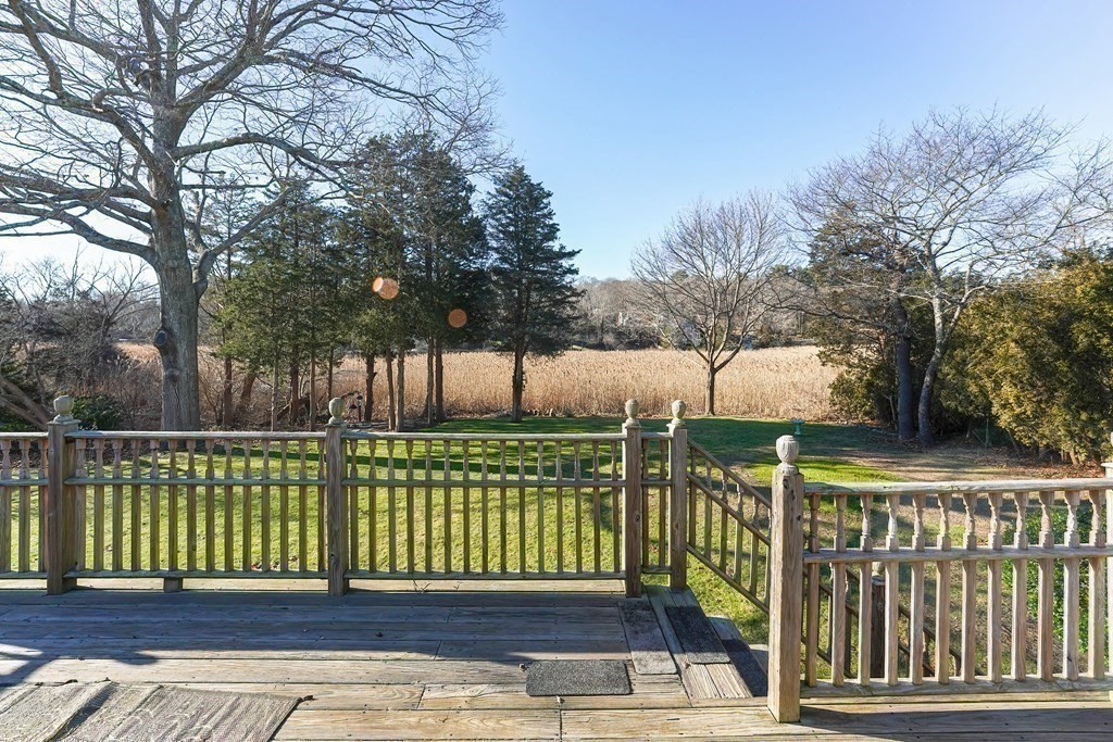 22 Riverside Dr