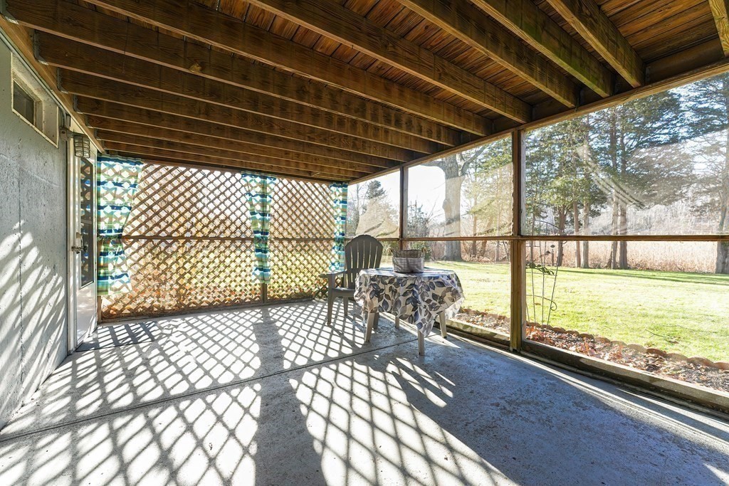 22 Riverside Dr
