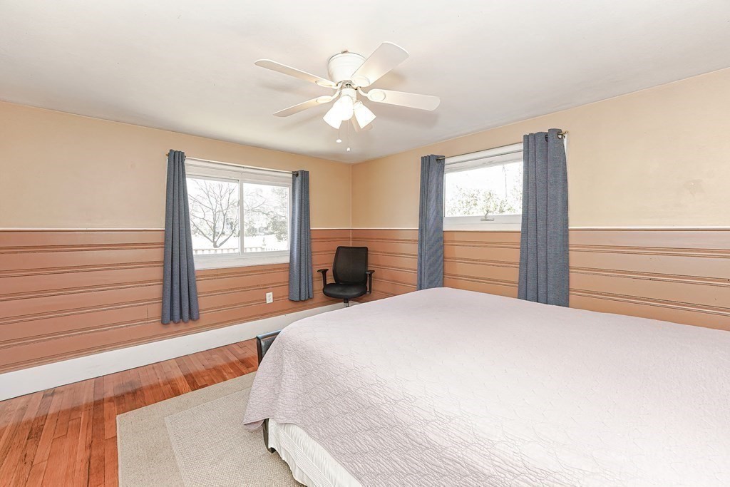 22 Riverside Dr