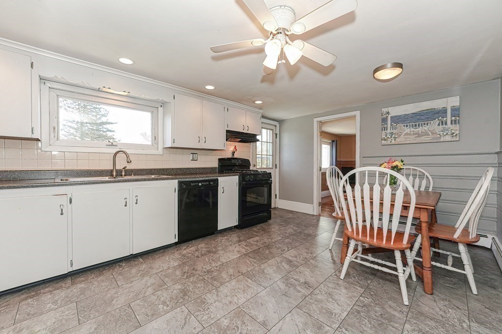 22 Riverside Dr
