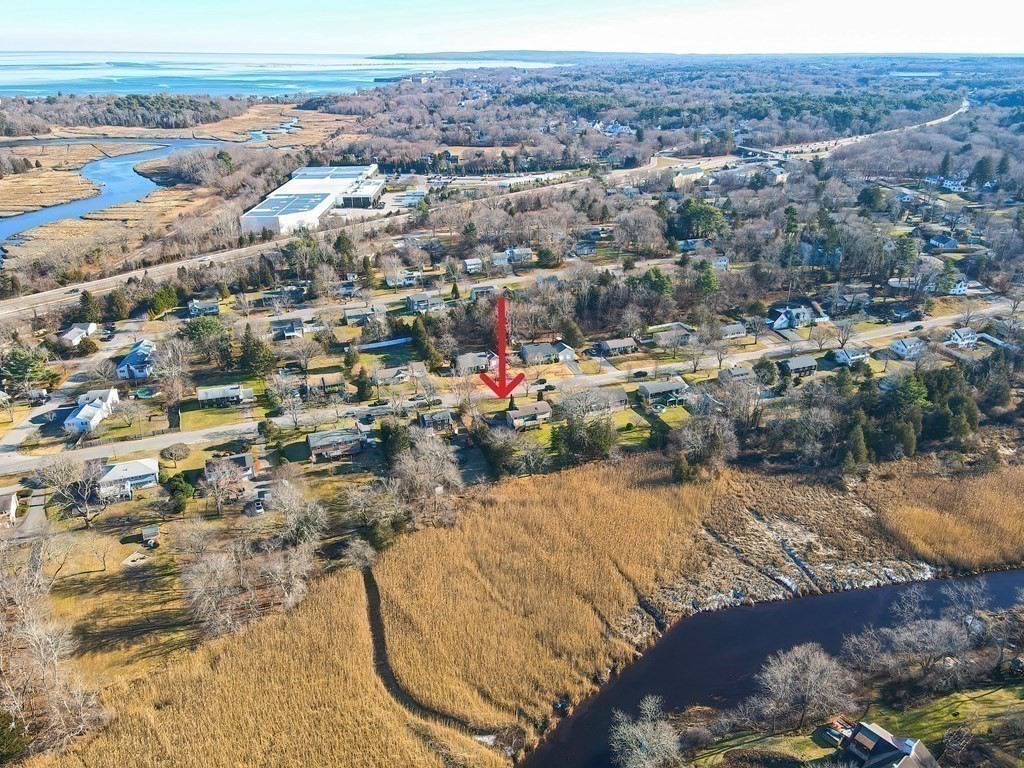 22 Riverside Dr