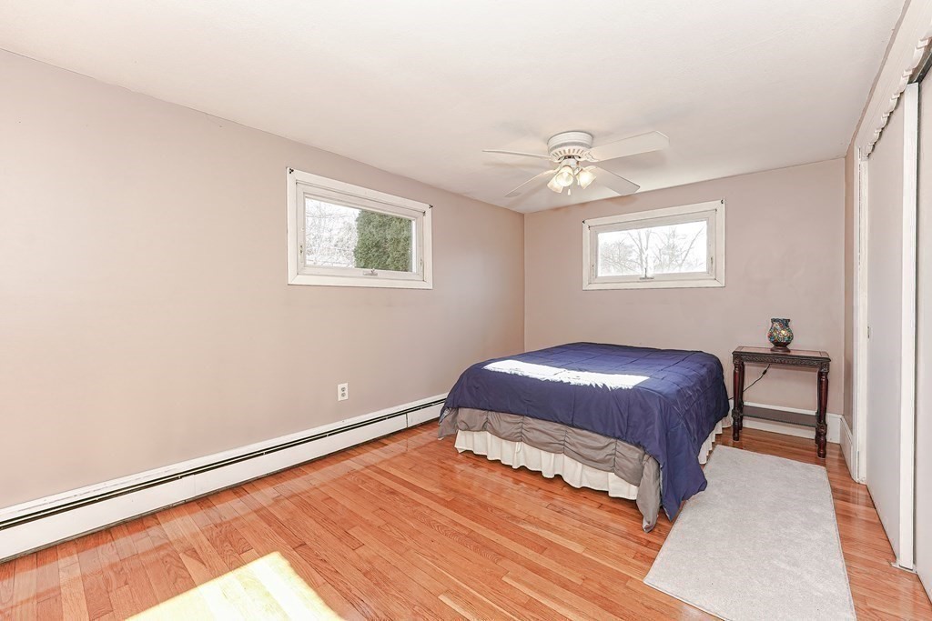 22 Riverside Dr