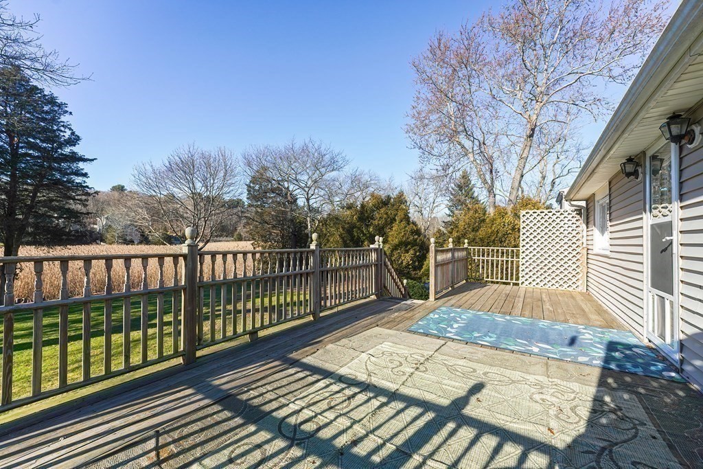 22 Riverside Dr