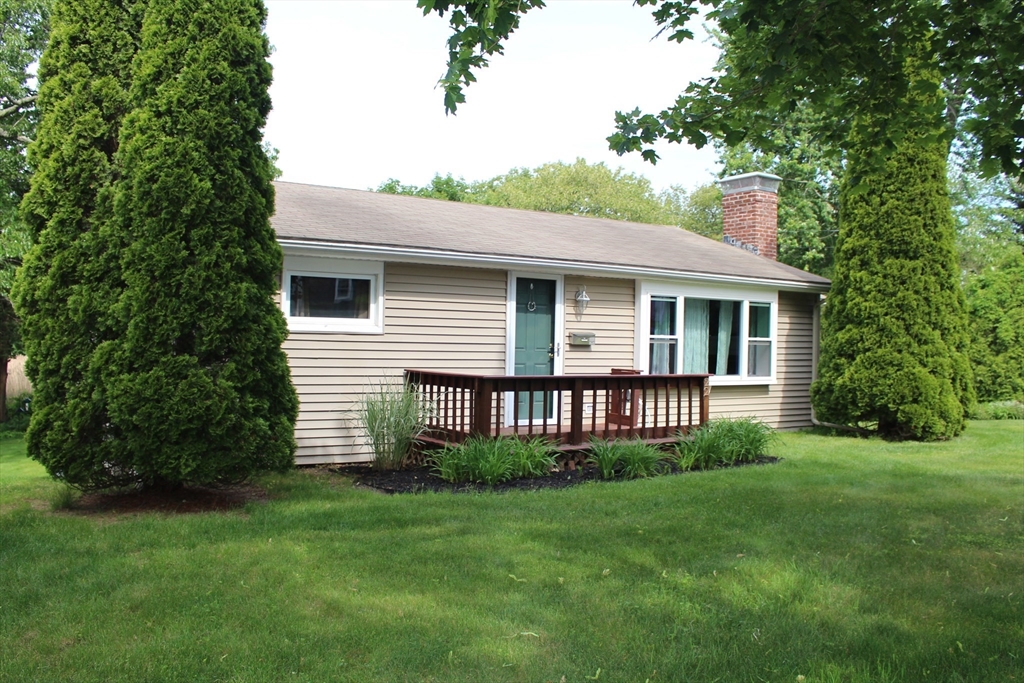 22 Riverside Dr