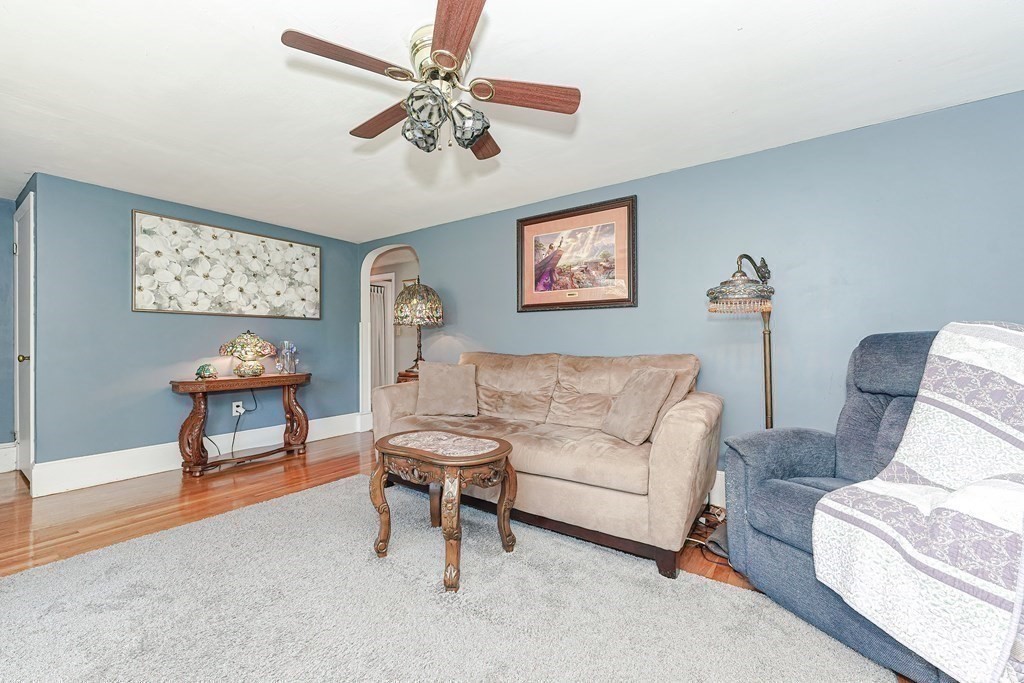 22 Riverside Dr