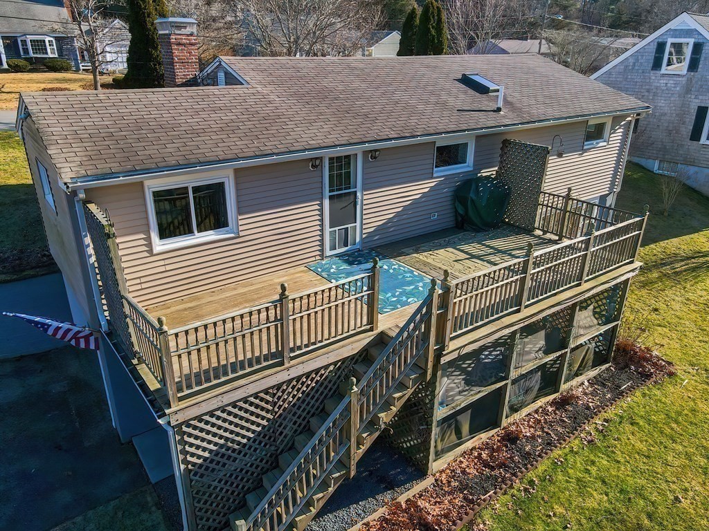 22 Riverside Dr