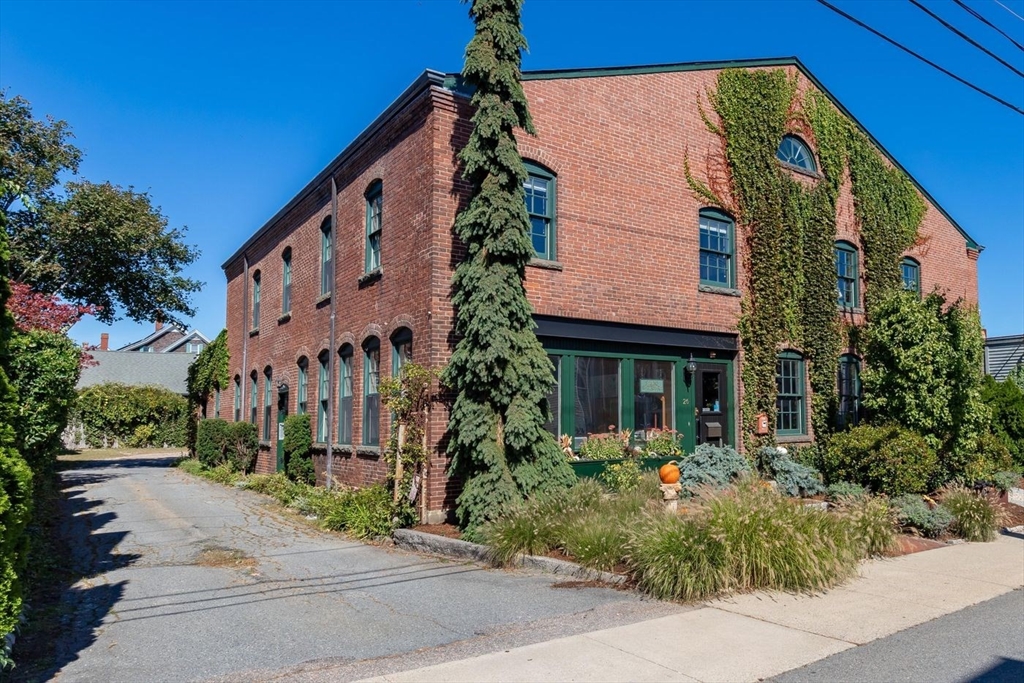 26 Howland St