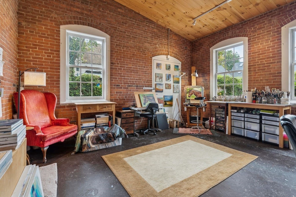 26 Howland St