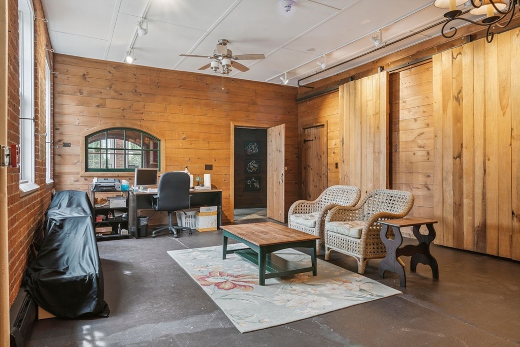 26 Howland St