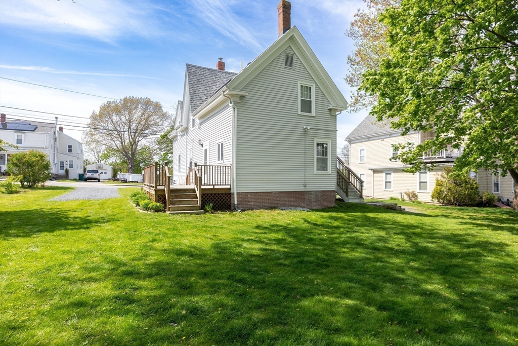 17 Lothrop St