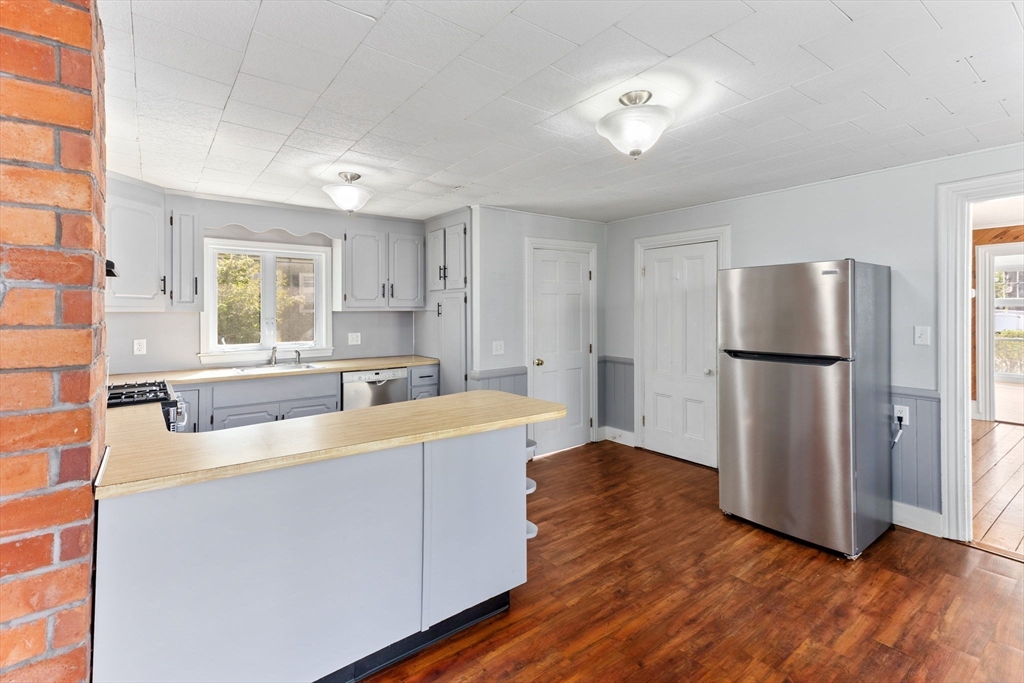 17 Lothrop St
