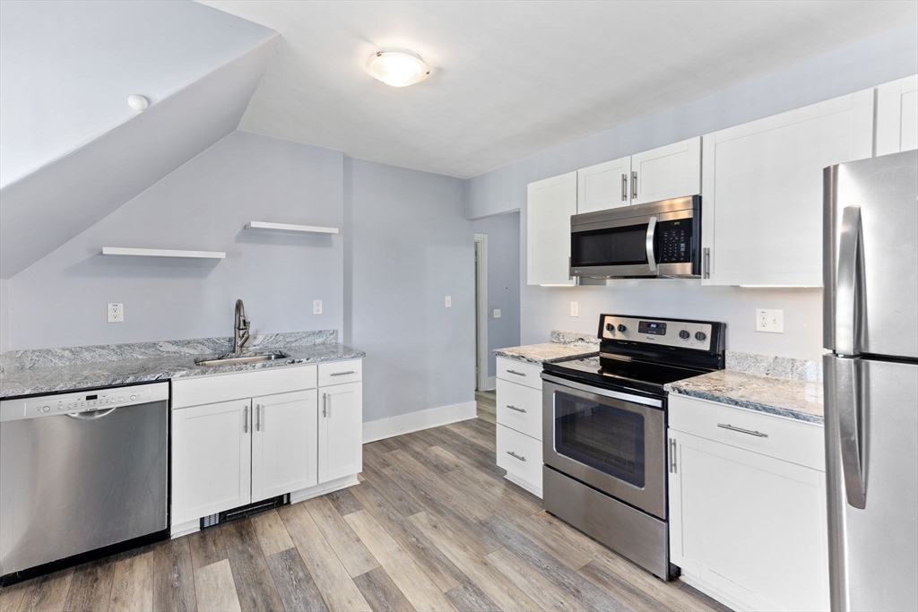 17 Lothrop St