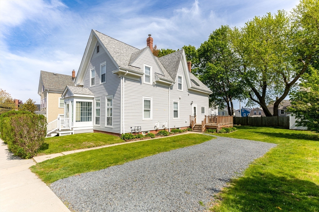 17 Lothrop St