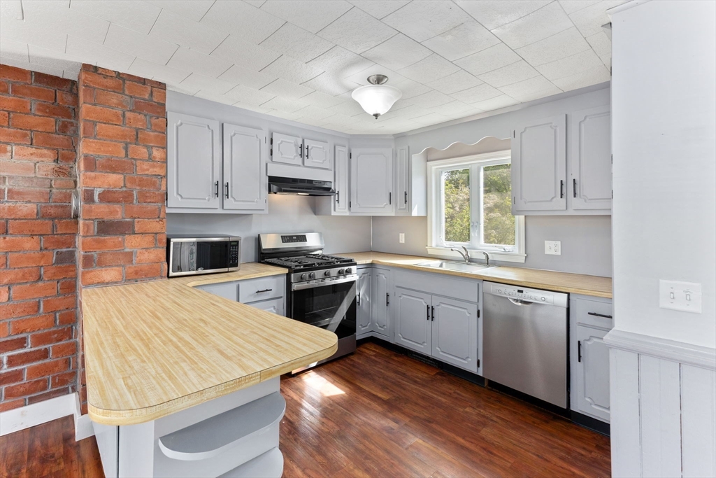 17 Lothrop St