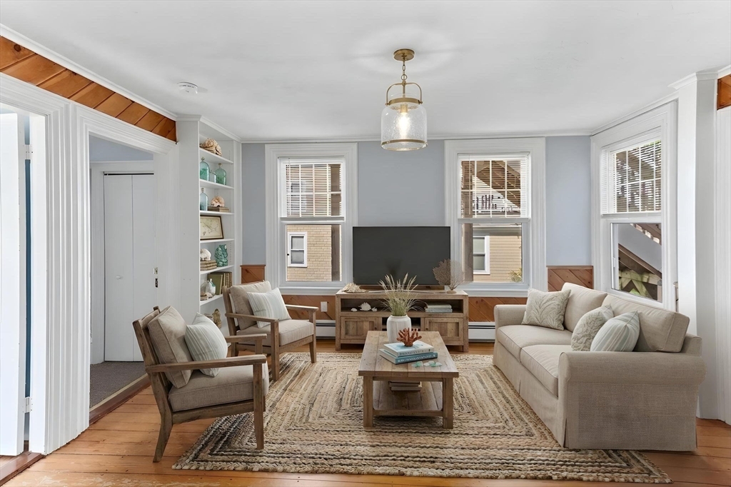 17 Lothrop St