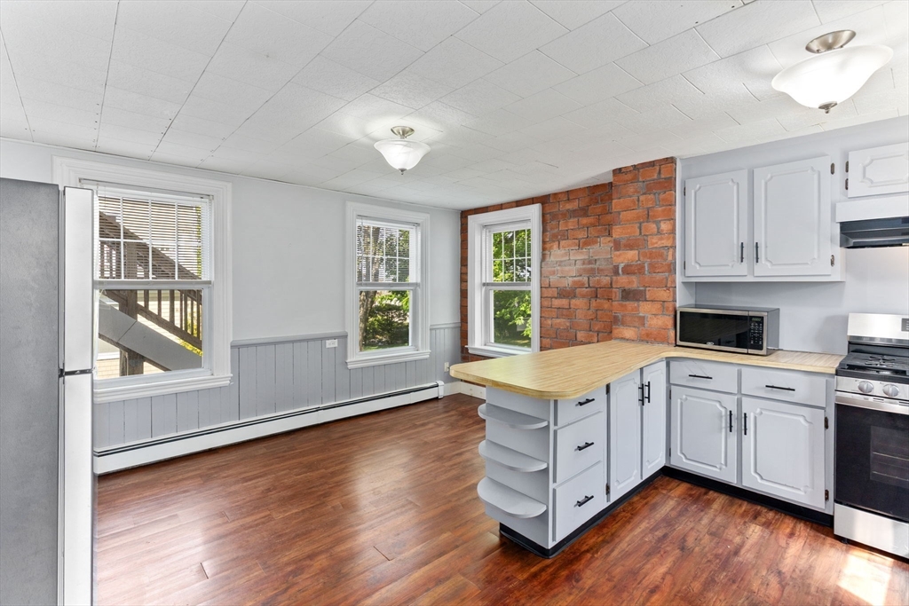 17 Lothrop St