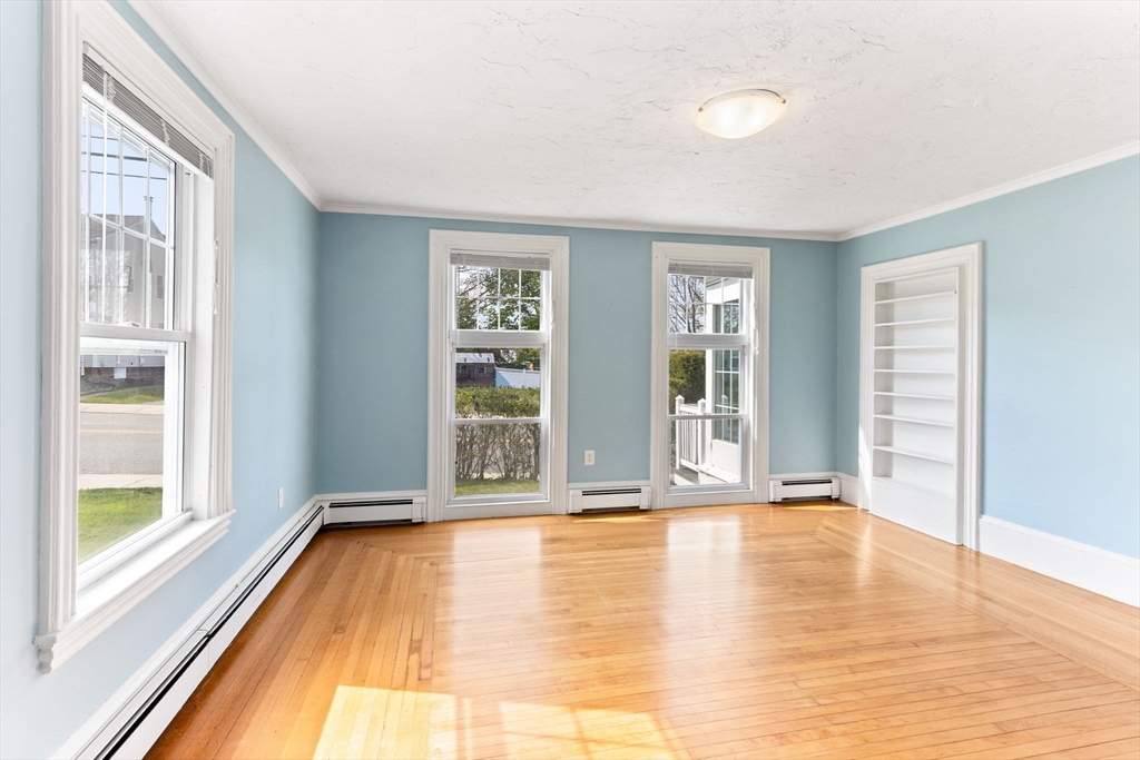 17 Lothrop St