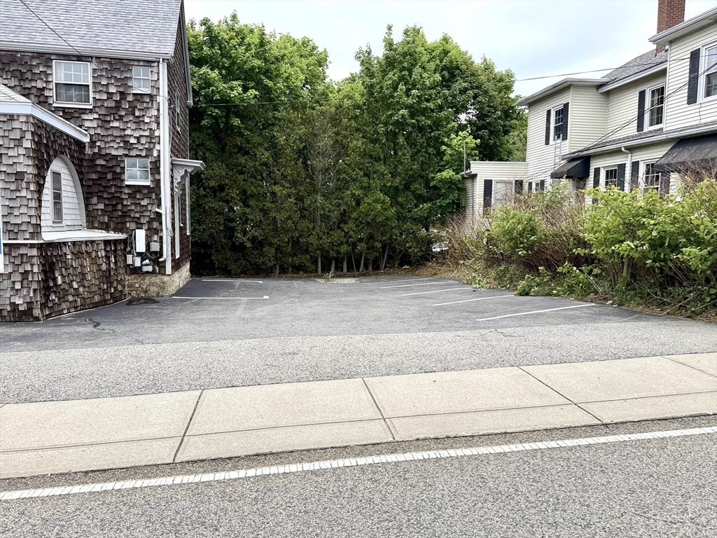 100 Court St