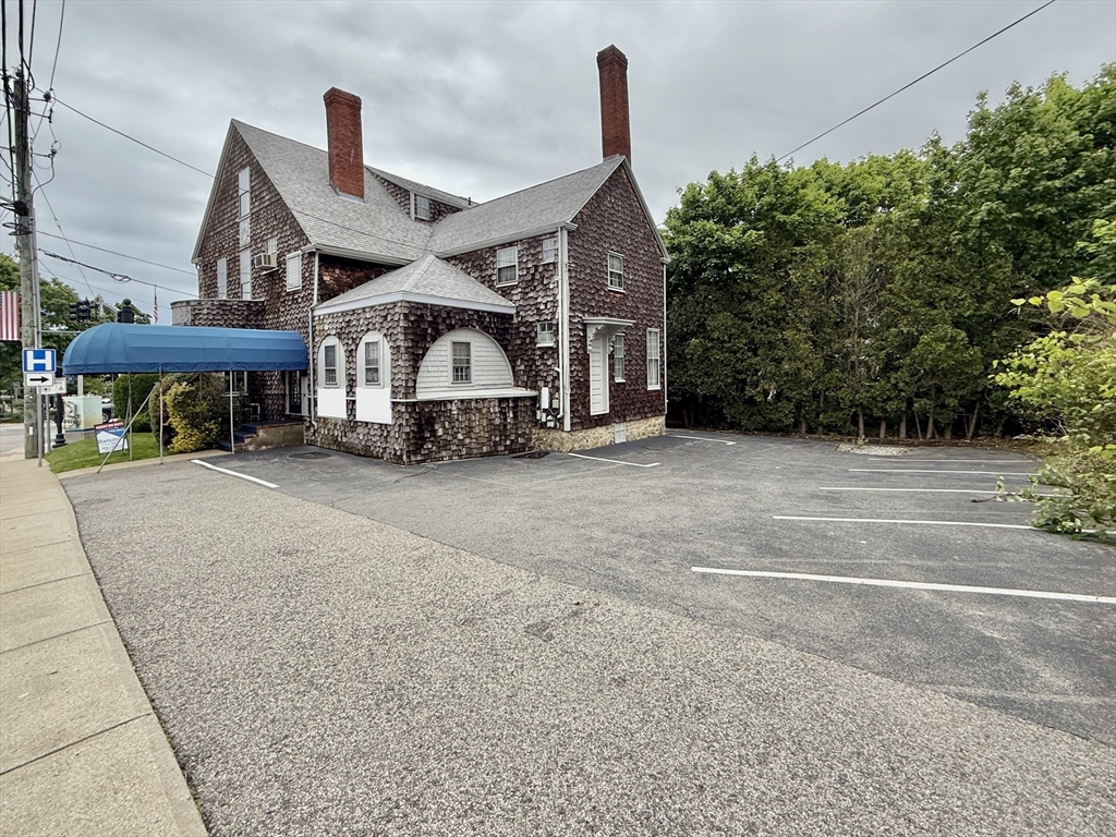 100 Court St