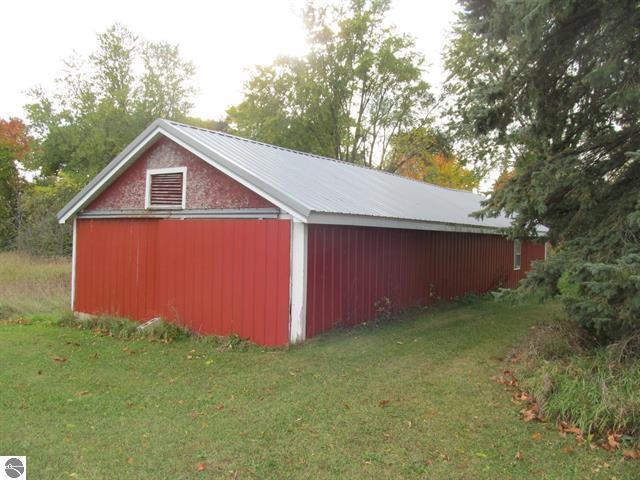 207 S Pine Street, McBain