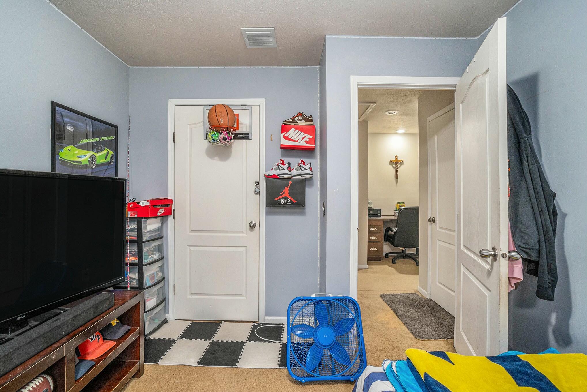 1326 E Kilgore Road