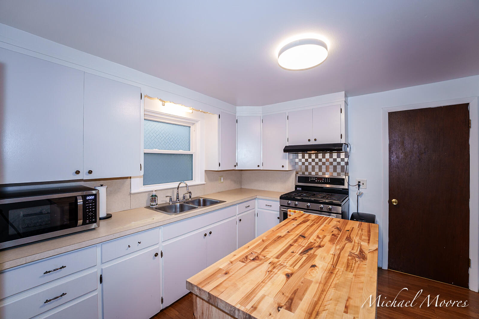8 Travis Street NW