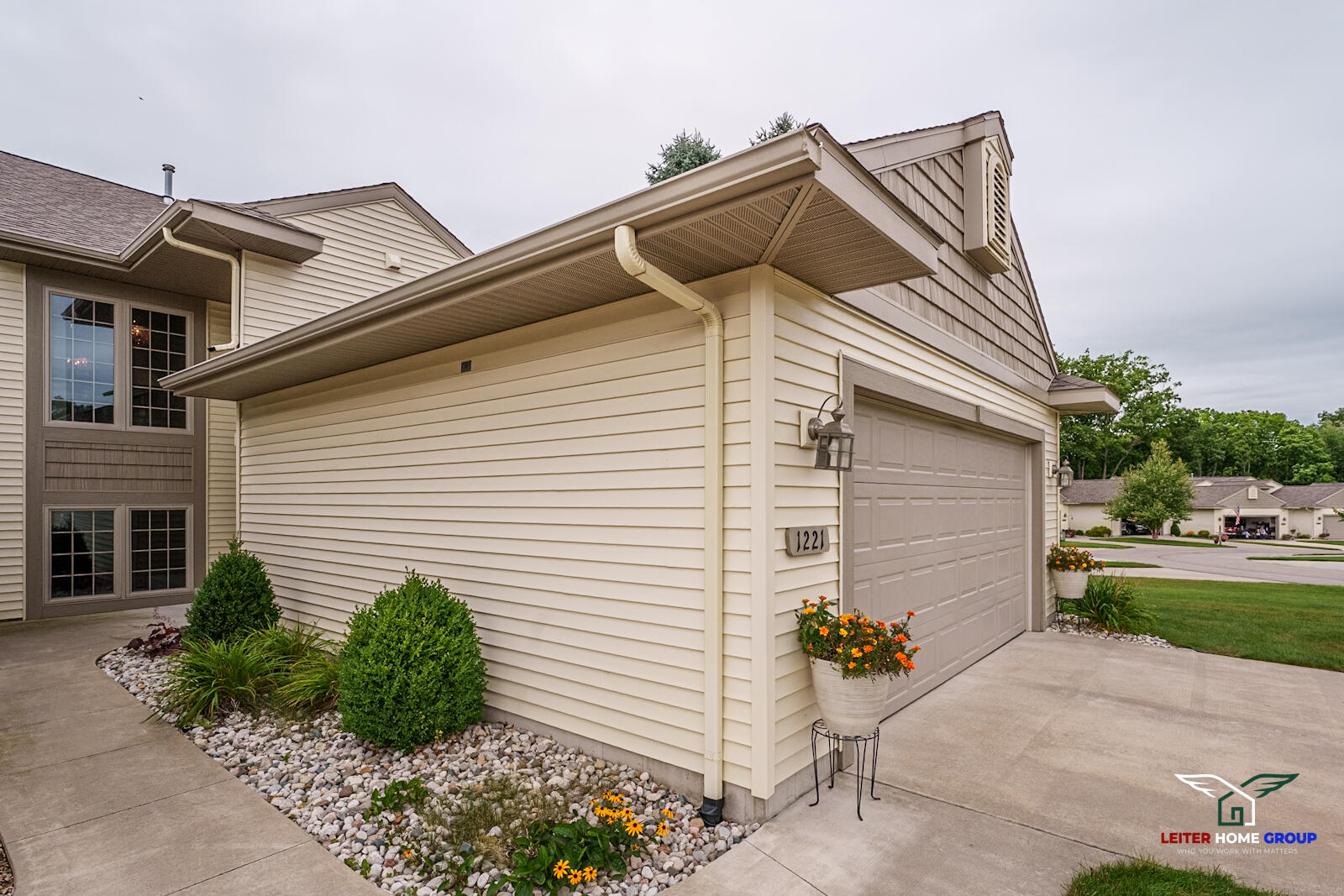 1221 S Timberview Drive, #10
