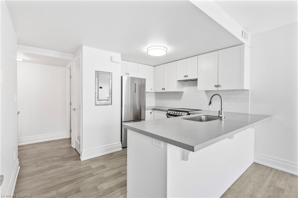 206-760 Lakeshore Road E Unit: 206