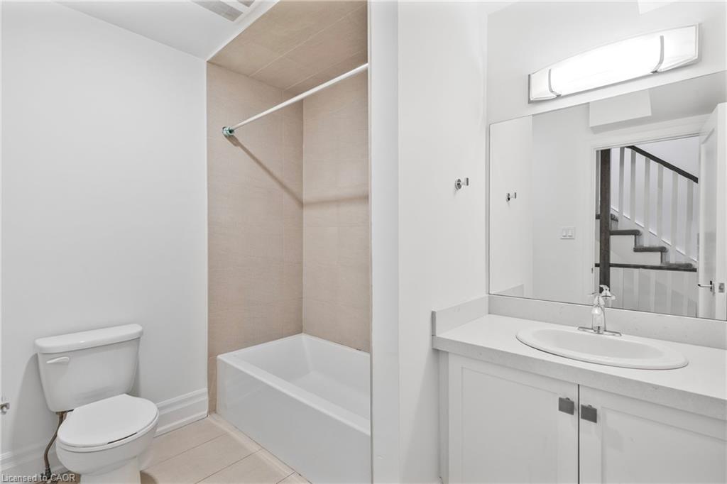206-760 Lakeshore Road E Unit: 206