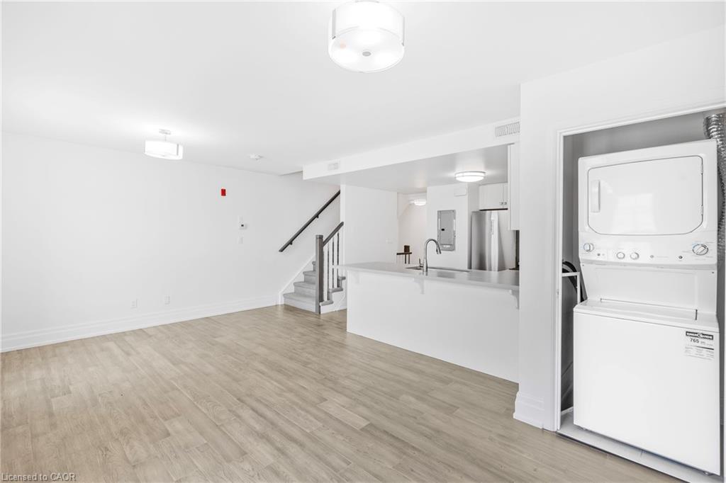 206-760 Lakeshore Road E Unit: 206