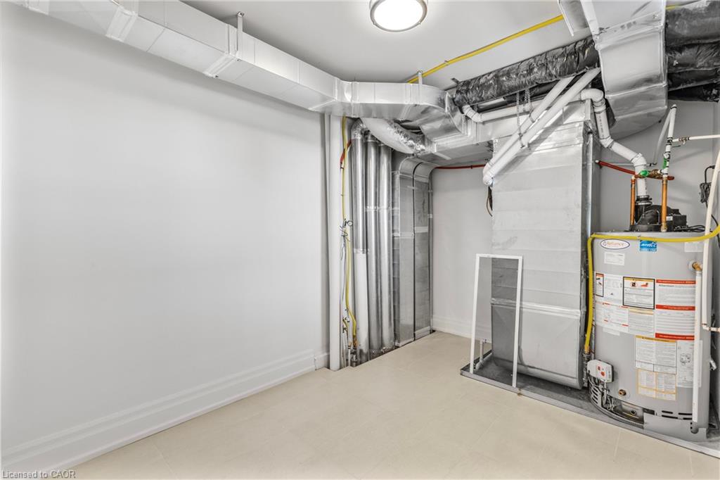 206-760 Lakeshore Road E Unit: 206