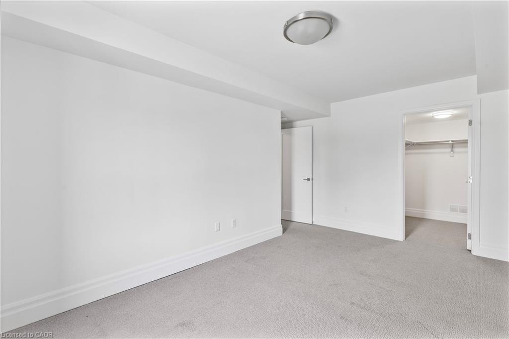 206-760 Lakeshore Road E Unit: 206