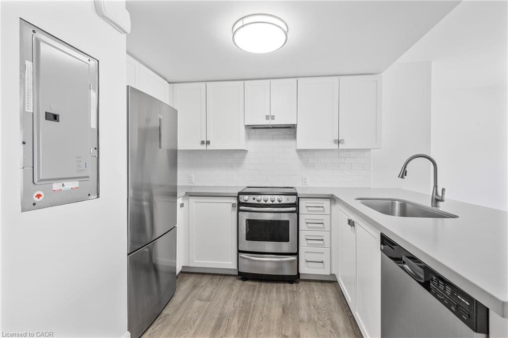 206-760 Lakeshore Road E Unit: 206