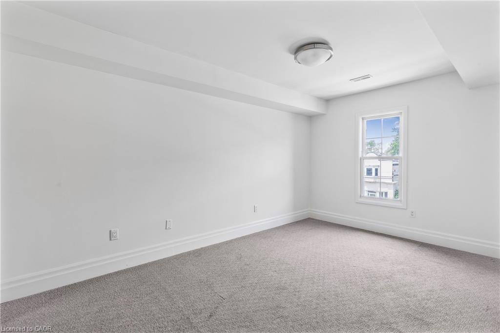 206-760 Lakeshore Road E Unit: 206