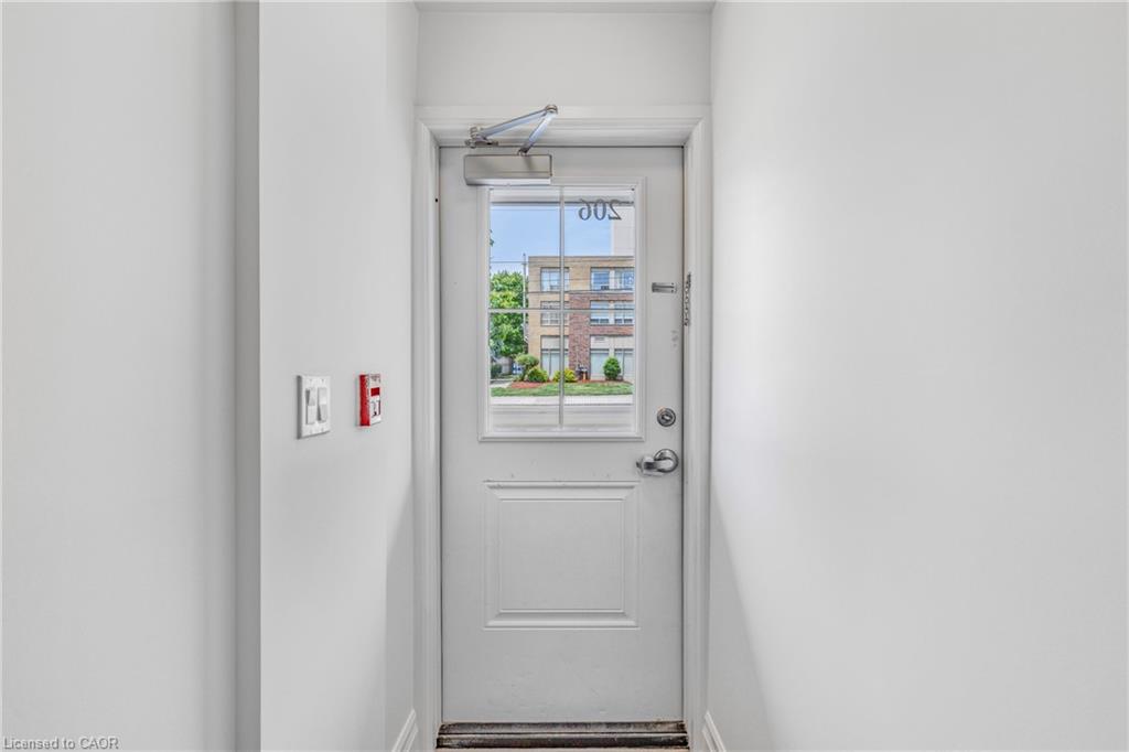 206-760 Lakeshore Road E Unit: 206