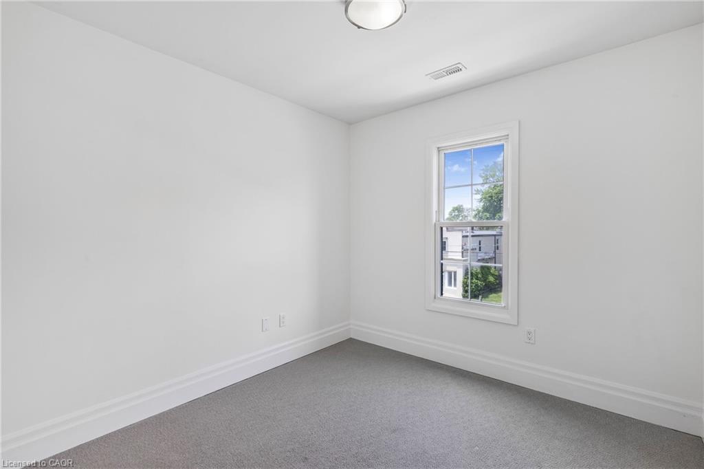 206-760 Lakeshore Road E Unit: 206
